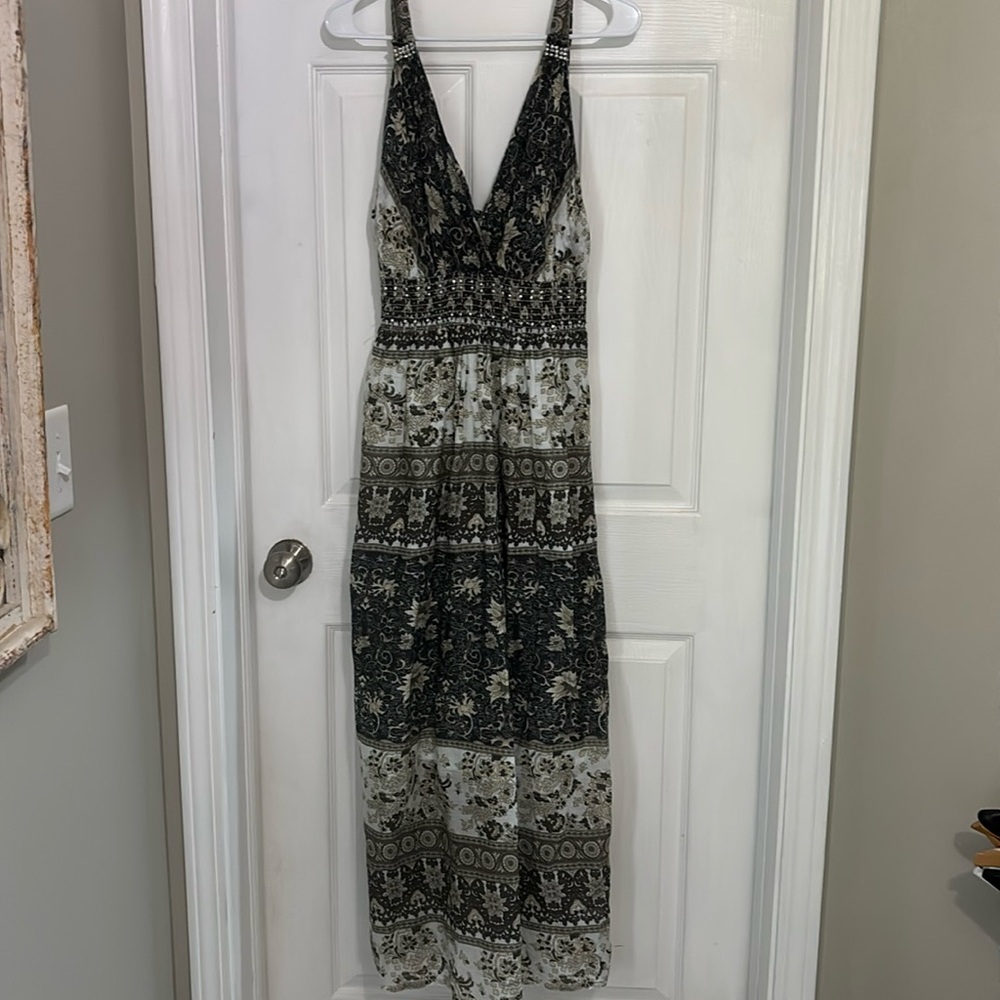Elegant Black and White Maxi Dress